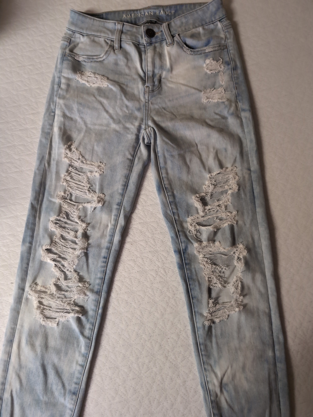 American Eagle Outfitters Light Wash Distressed Skinny Jeans